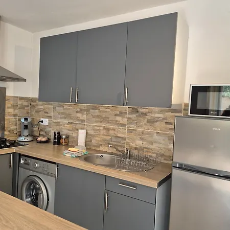 La Parenthese アパート リュクシアナ